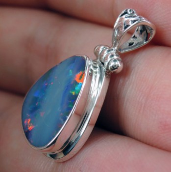 Zilveren edelsteenhanger gezet met Doublet Opaal